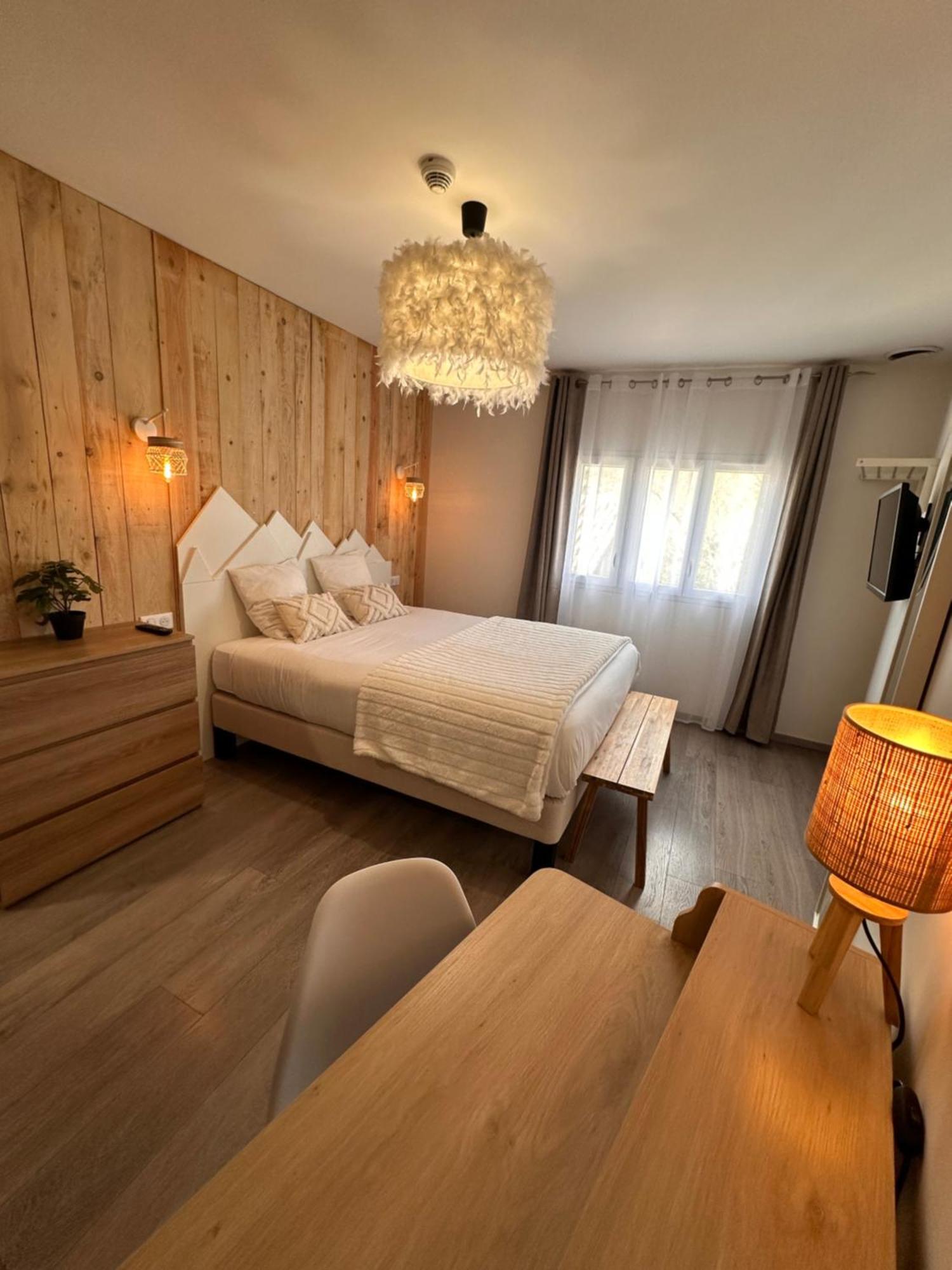 Auberge Du Vieux Lanas Logis Hotel Restaurant Eksteriør billede