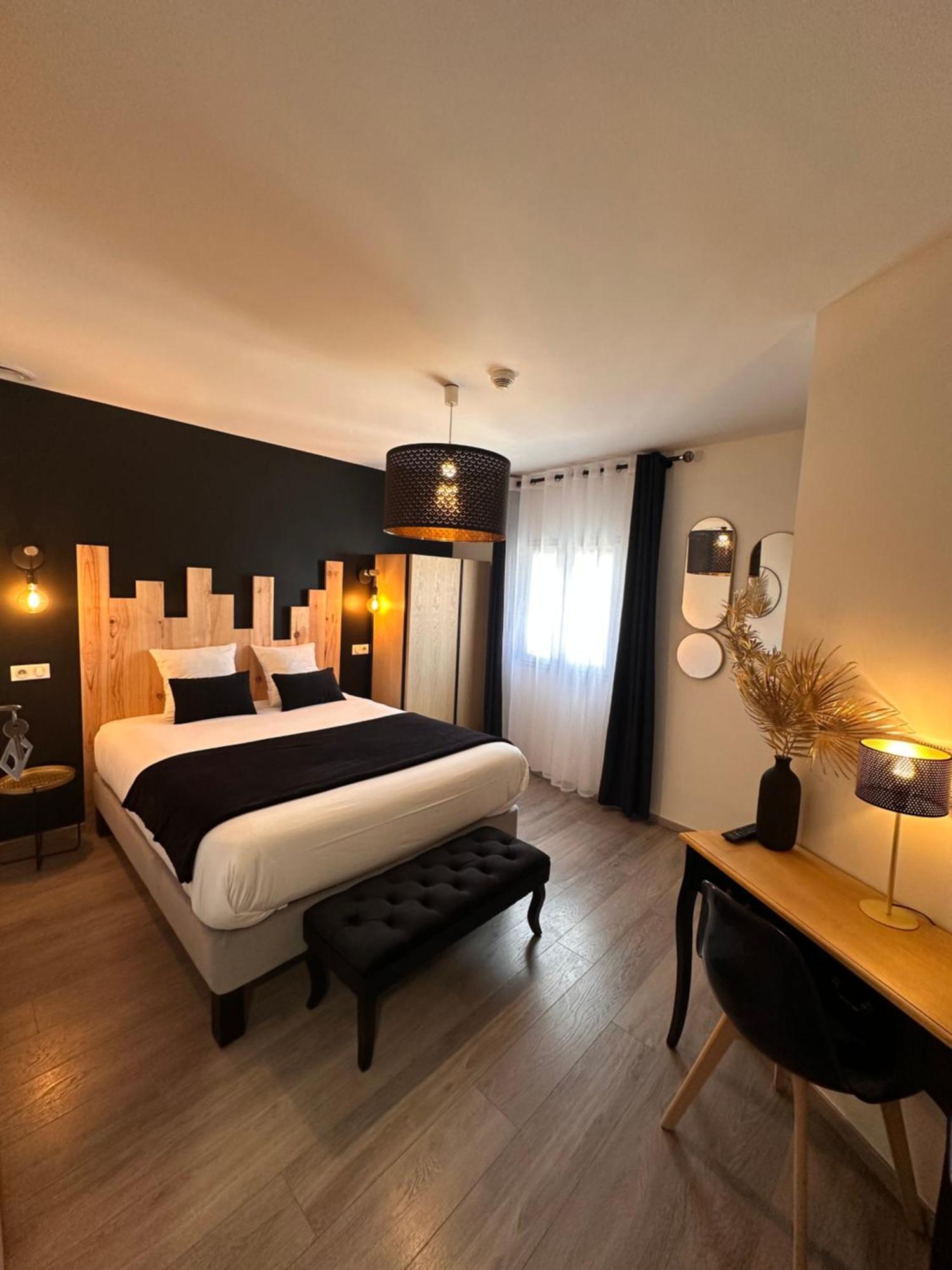 Auberge Du Vieux Lanas Logis Hotel Restaurant Eksteriør billede