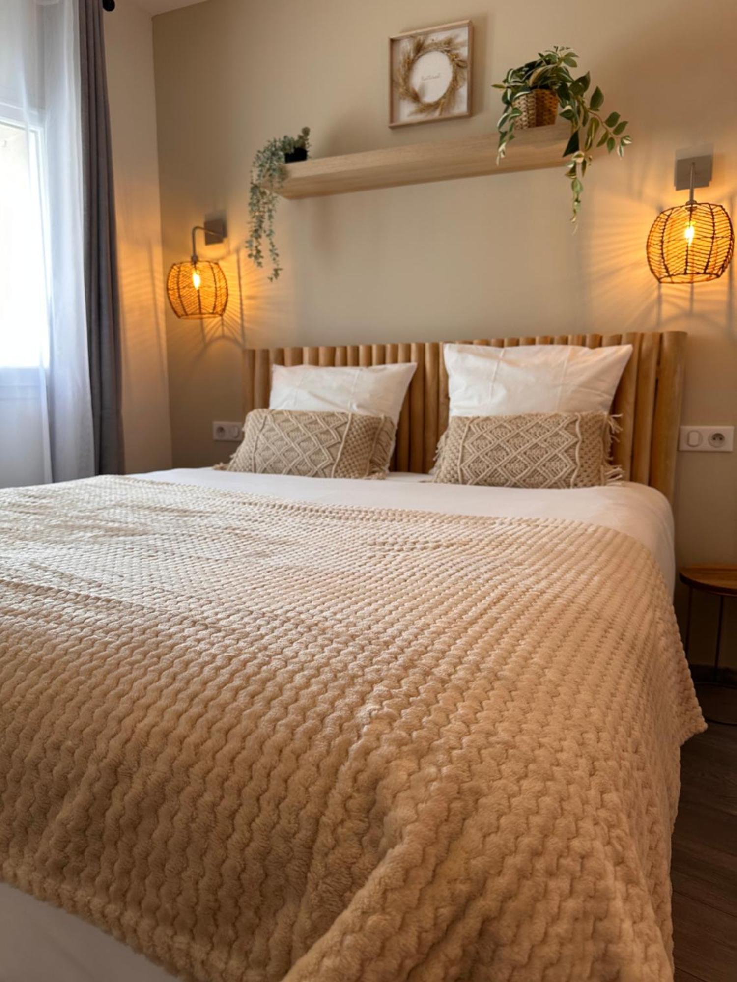 Auberge Du Vieux Lanas Logis Hotel Restaurant Eksteriør billede