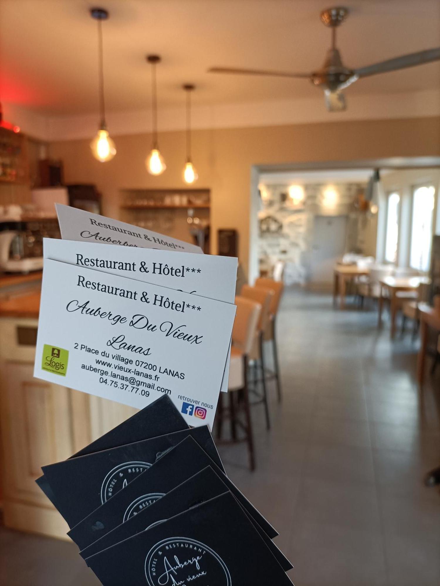 Auberge Du Vieux Lanas Logis Hotel Restaurant Eksteriør billede