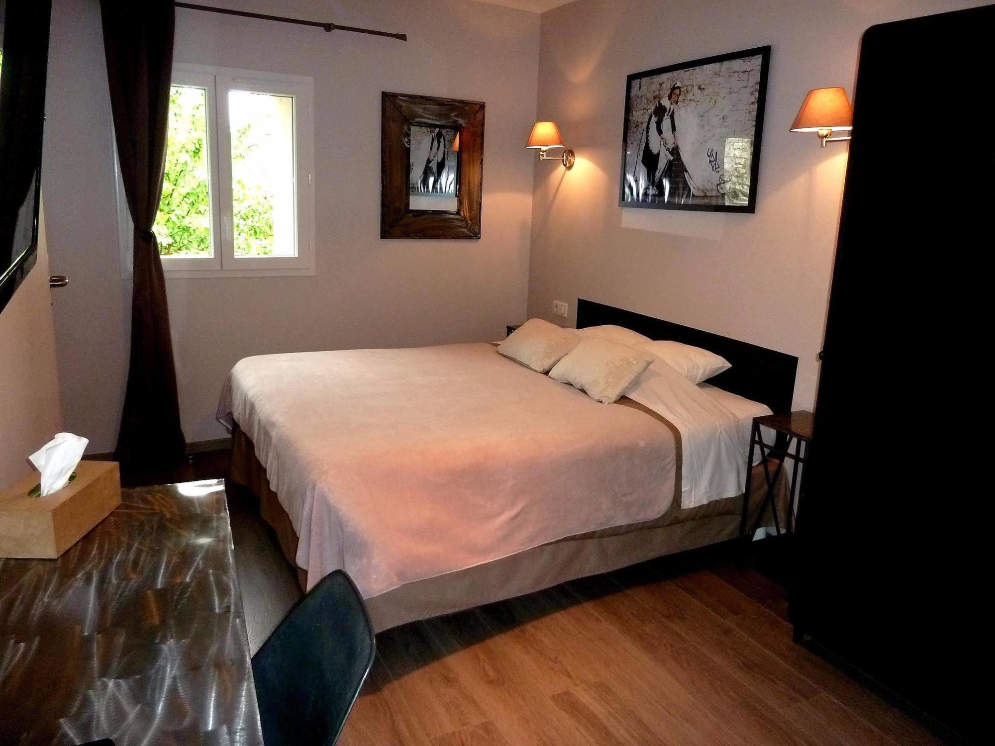 Auberge Du Vieux Lanas Logis Hotel Restaurant Eksteriør billede