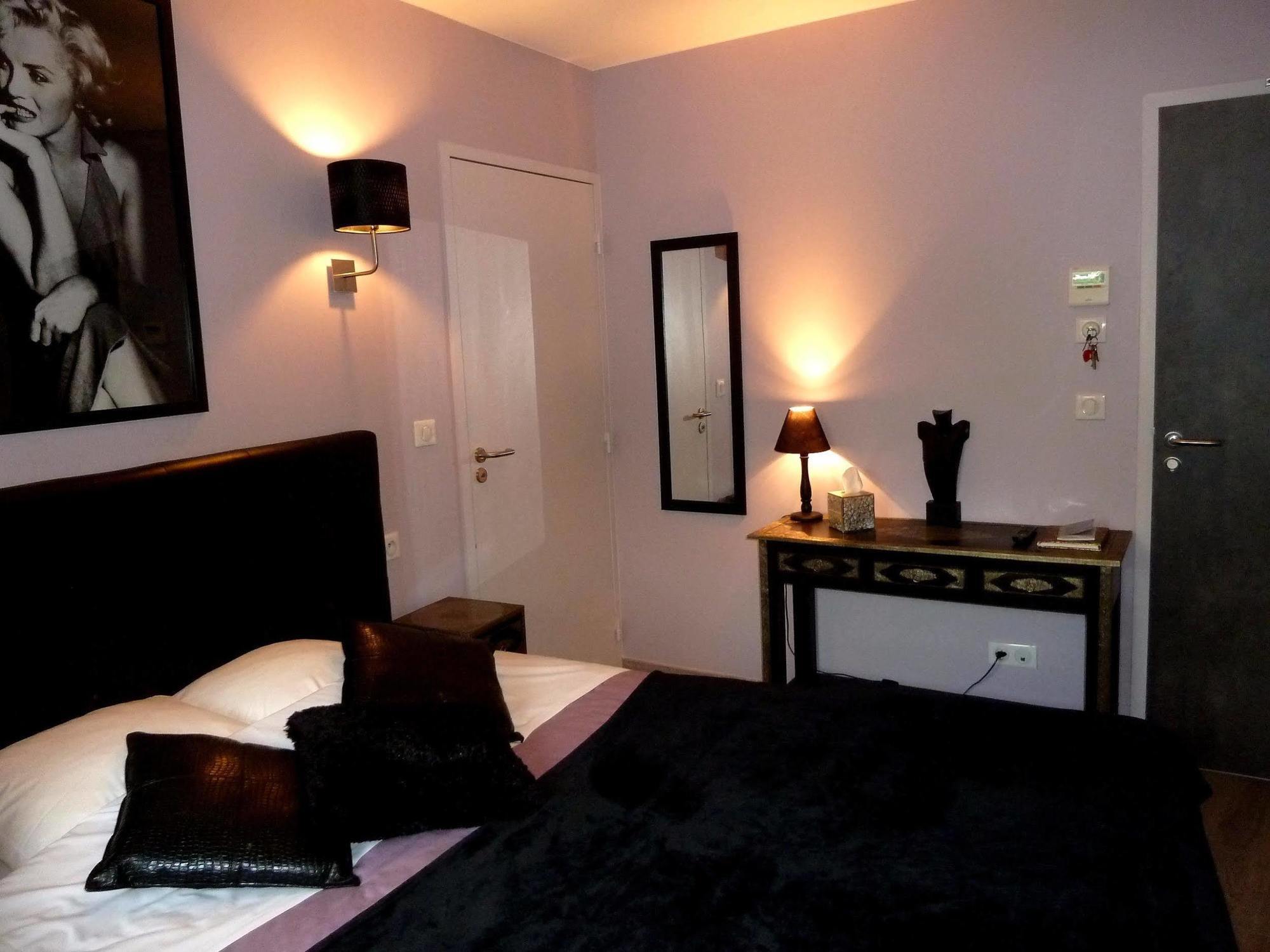 Auberge Du Vieux Lanas Logis Hotel Restaurant Eksteriør billede
