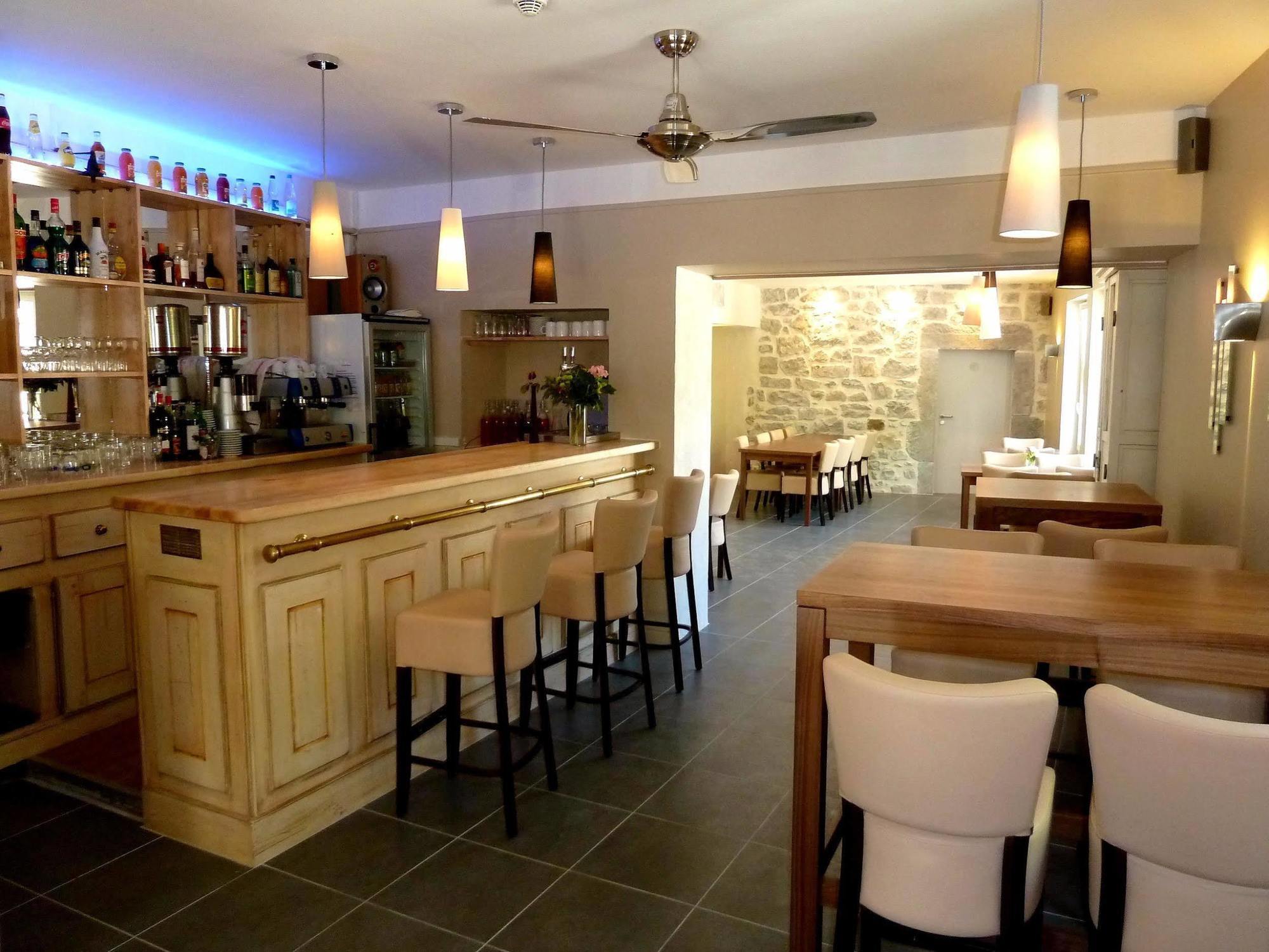 Auberge Du Vieux Lanas Logis Hotel Restaurant Eksteriør billede