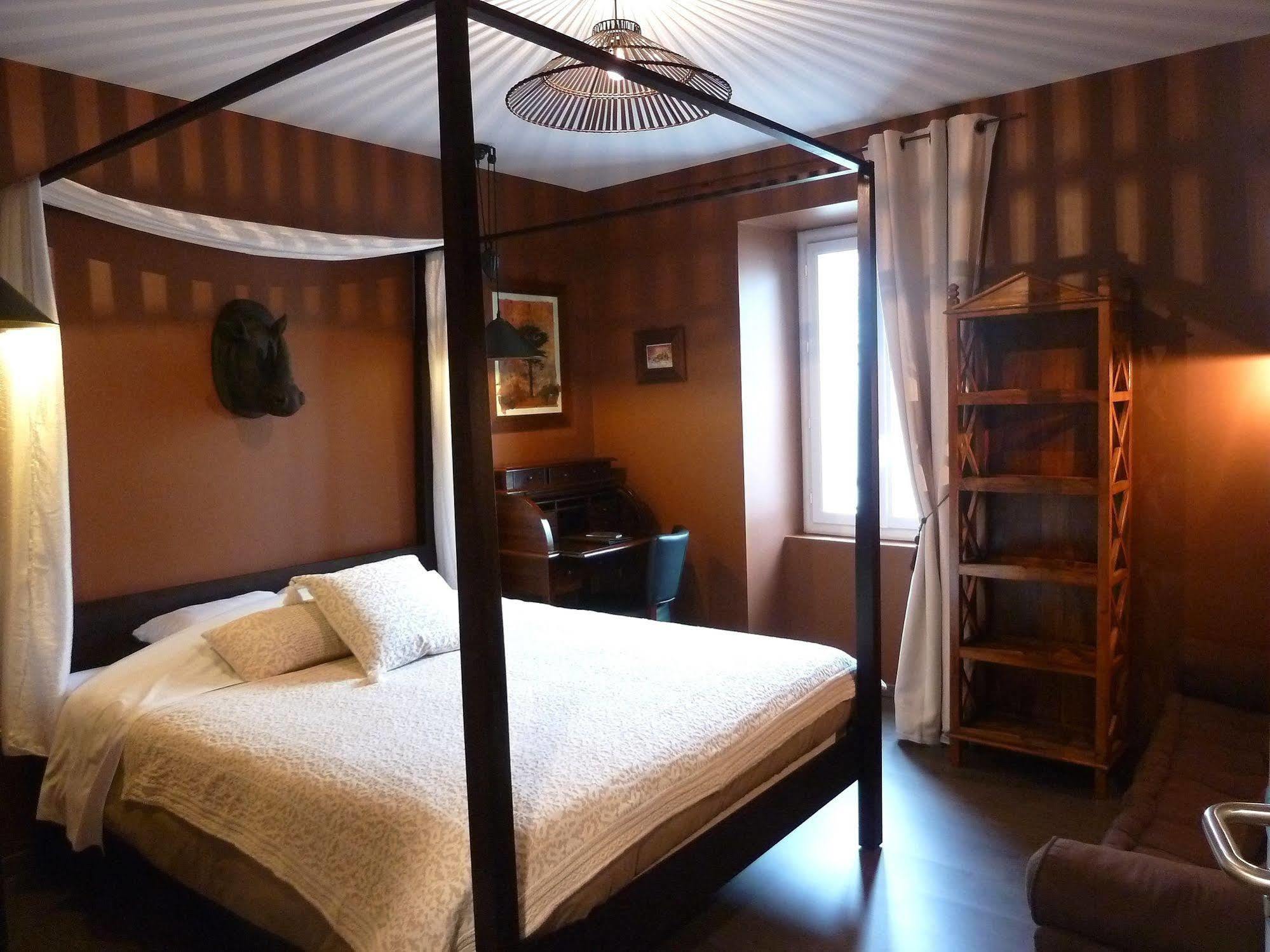Auberge Du Vieux Lanas Logis Hotel Restaurant Eksteriør billede